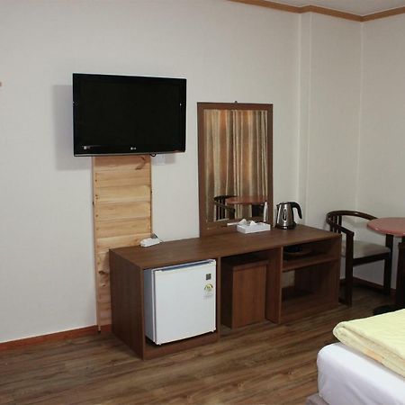 Hyundai Tourist Hotel เมืองเชจู ภายนอก รูปภาพ